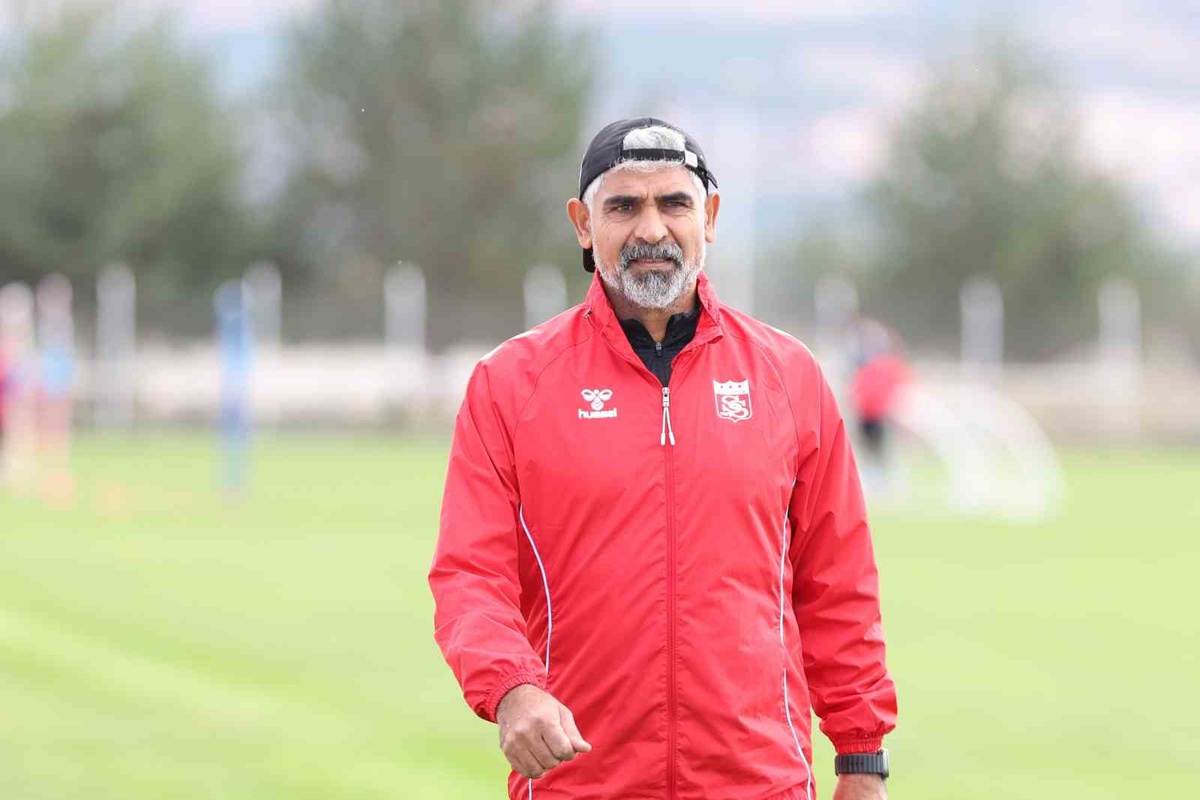 Sivasspor hocası Taşdemir, \'Futbol anlamında işler doğru gitmiyor\' dedi
