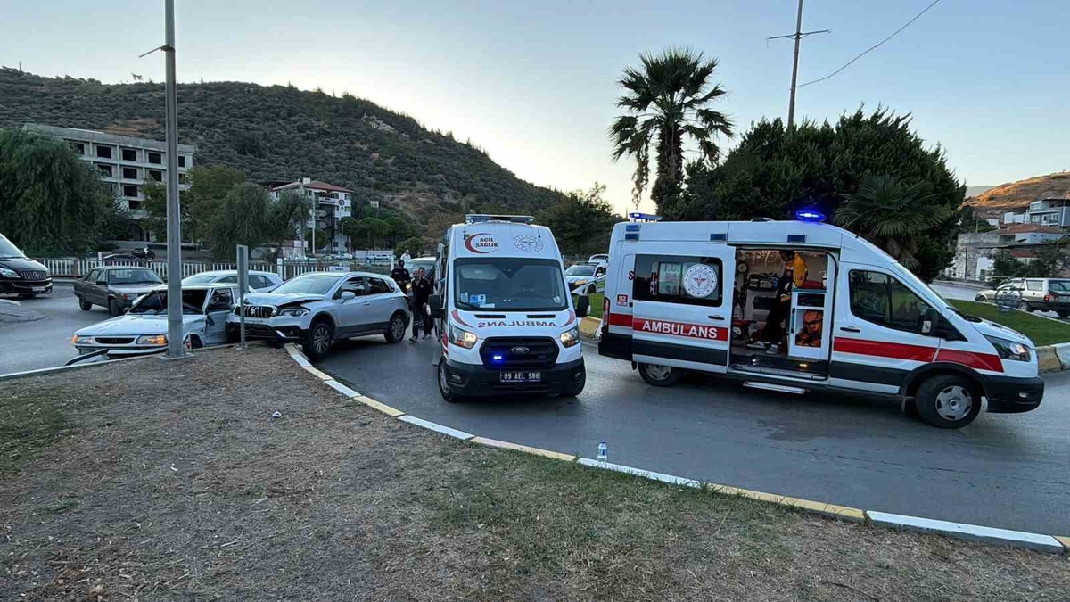Söke\'deki Madenciler Kavşağı\'nda çarpışan iki otomobilde 2 kişi yaralandı