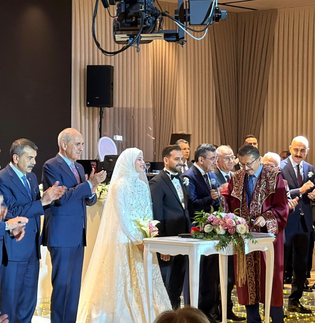Tarım Bakanı İbrahim Yumaklı'nın mutlu günü! Kızı Nihan dünyaevine girdi