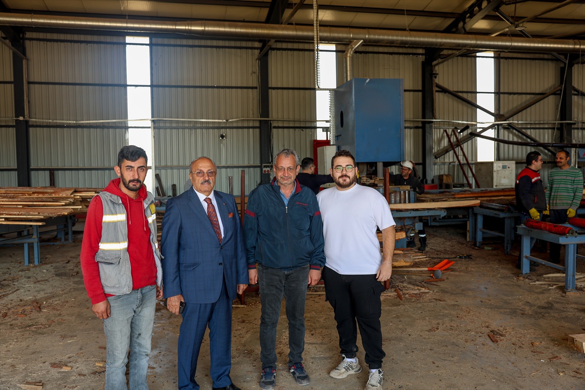 Taşköprü Belediye Başkanı Arslan, OSB\'deki fabrikaları gezdi, işçilerle sohbet etti