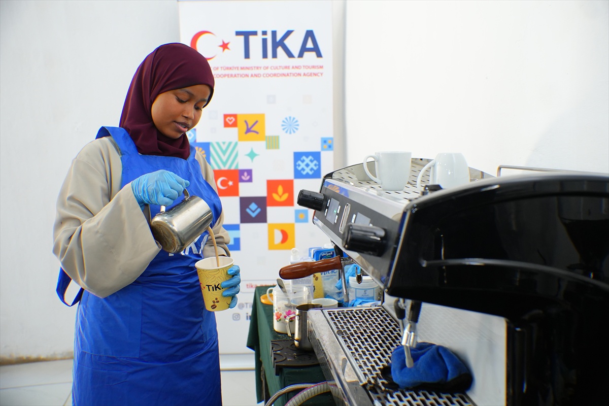 Somali\'de mutfak eğitim merkezine TİKA\'dan ekipman desteği geldi
