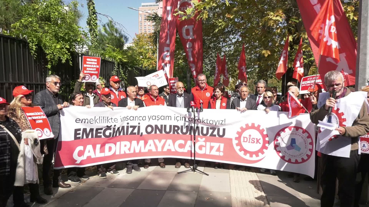 Devrimci Emekliler Sendikası TÜİK önünde seyyanen net ek zam istedi