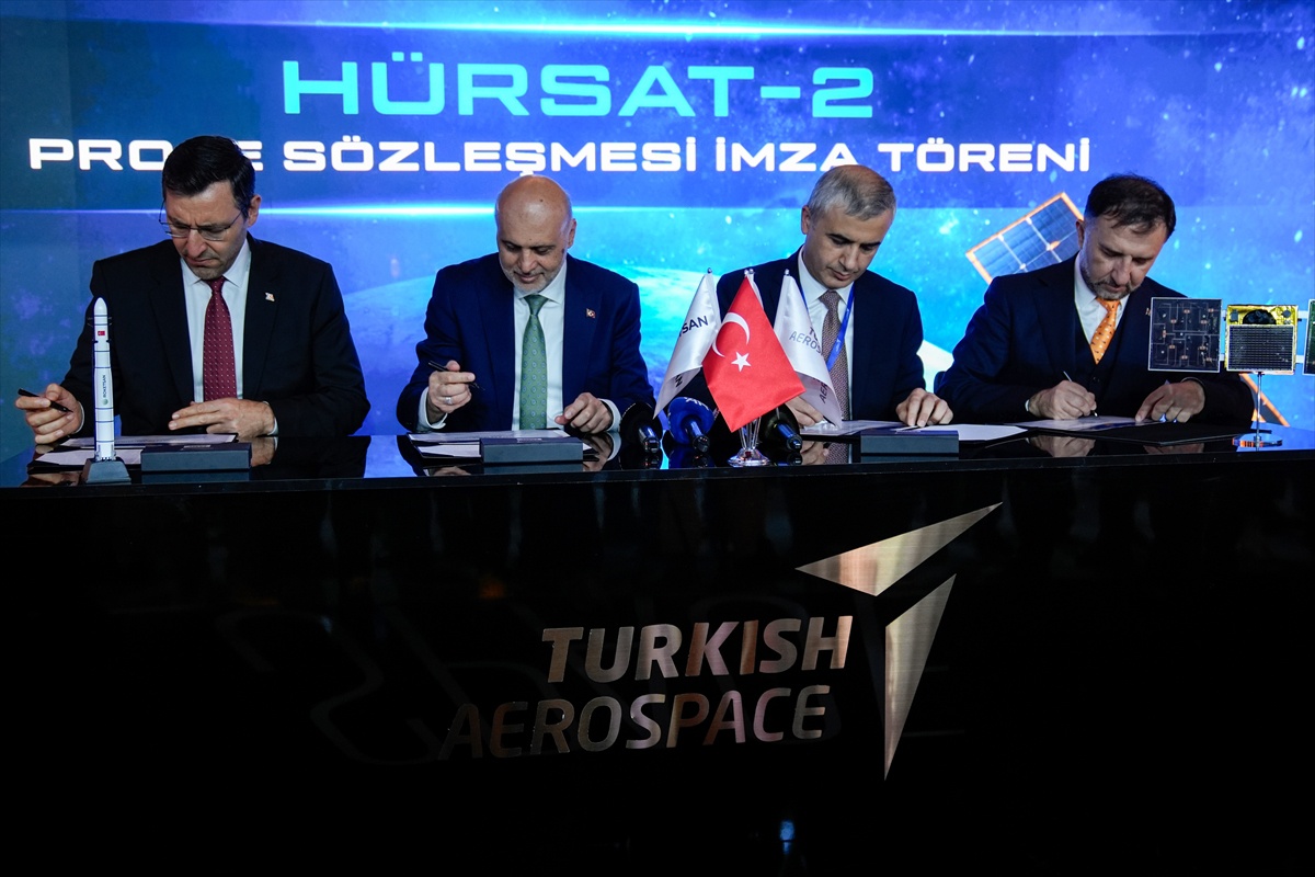HÜRSAT-2 proje sözleşmesi Antalya\'da imzalandı, uydular seri üretilecek
