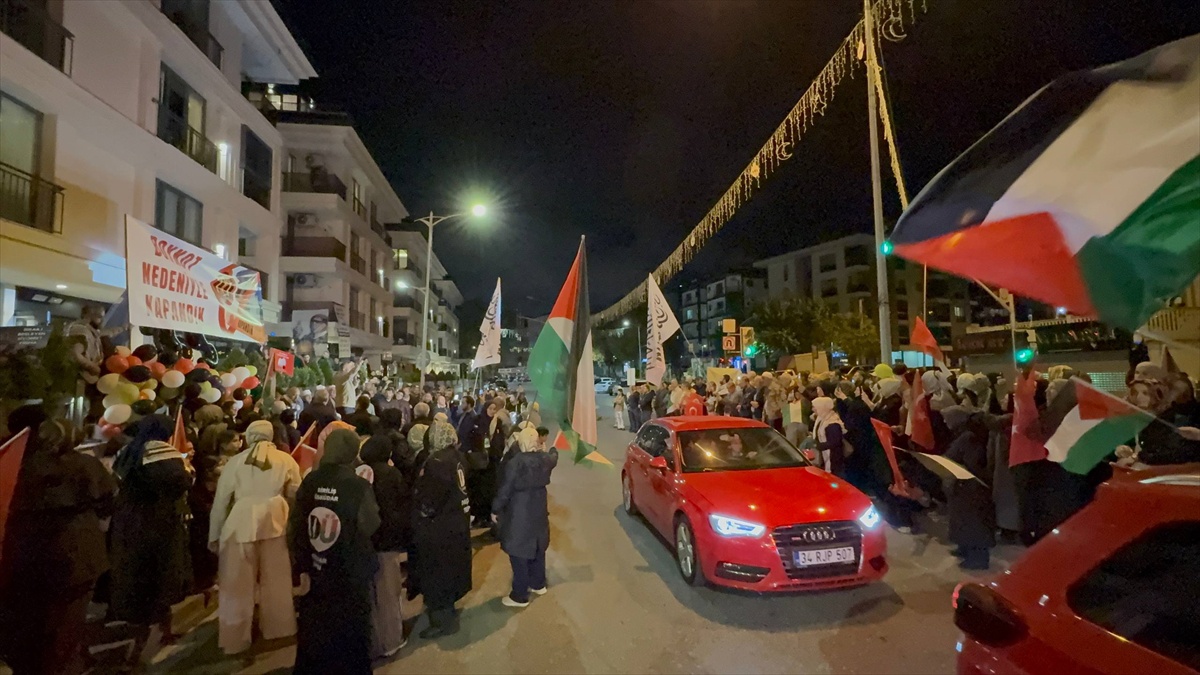 Üsküdar\'da McDonald\'s protestosu 365. günde sürdü, şubeye 3 gün süre verildi
