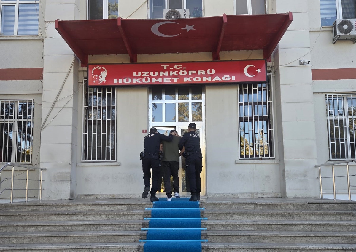 Uzunköprü\'de pansiyon önündeki bıçaklı kavgada 1 kişi öldü, şüpheli tutuklandı