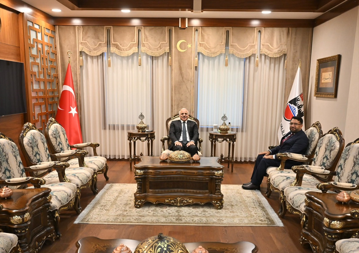 Diyarbakır Valisi Zorluoğlu, yeni İl Müftüsü Fakirullahoğlu\'nu kabul etti