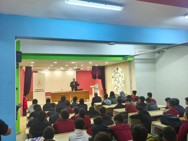 Van Tuşba İlçe Müftülüğü liseli gençlere güzel ahlak konferansı düzenledi