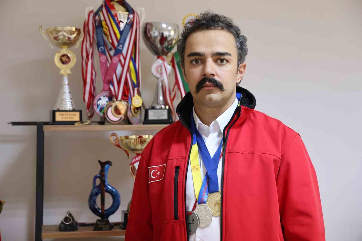 Atlı okçulukta Veysel Batuhan Bay, Barselona\'da avcı parkurunda Avrupa şampiyonu oldu