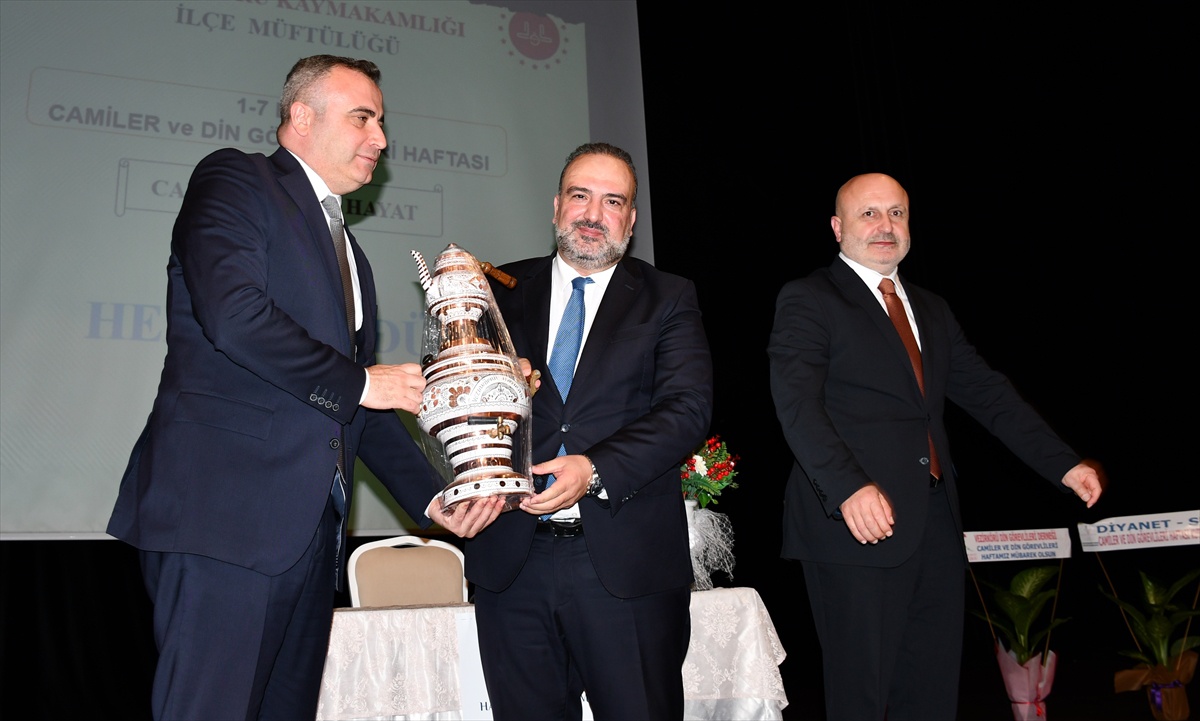 Vezirköprü\'de Din Görevlileri Haftası\'nda Eşmeci\'ye teşekkür belgesi verildi