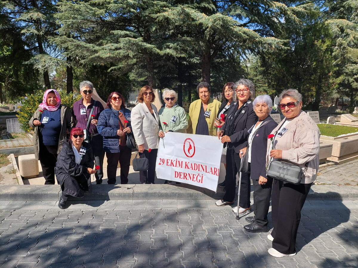 Şenal Sarıhan, Bahriye Üçok\'u 36\'ncı yılında laiklik mücadelesiyle andı