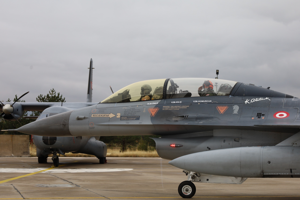 HUGEM\'in 403\'üncü Test Filo Komutanlığı ilk uçuşunu Mürted\'de F-16 ile yaptı
