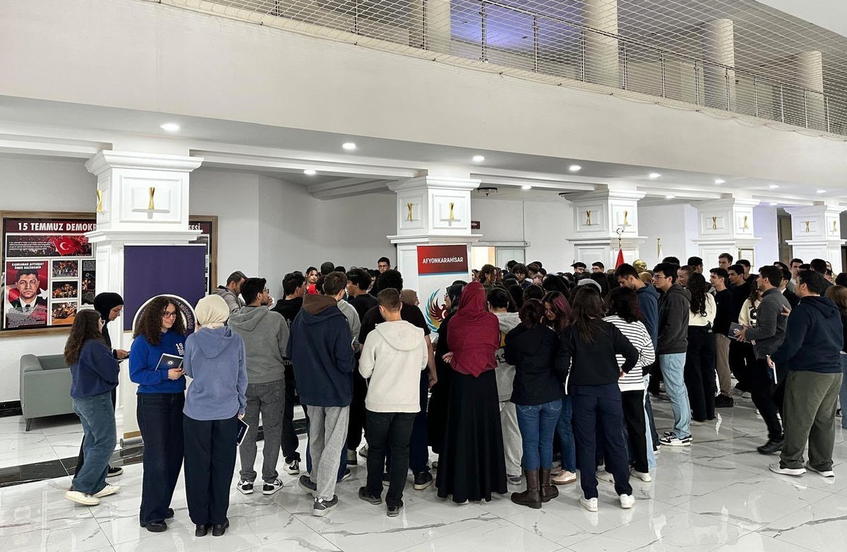 Afyonkarahisar\'da polis, üniversite yerleşkelerinde terör riskini anlattı