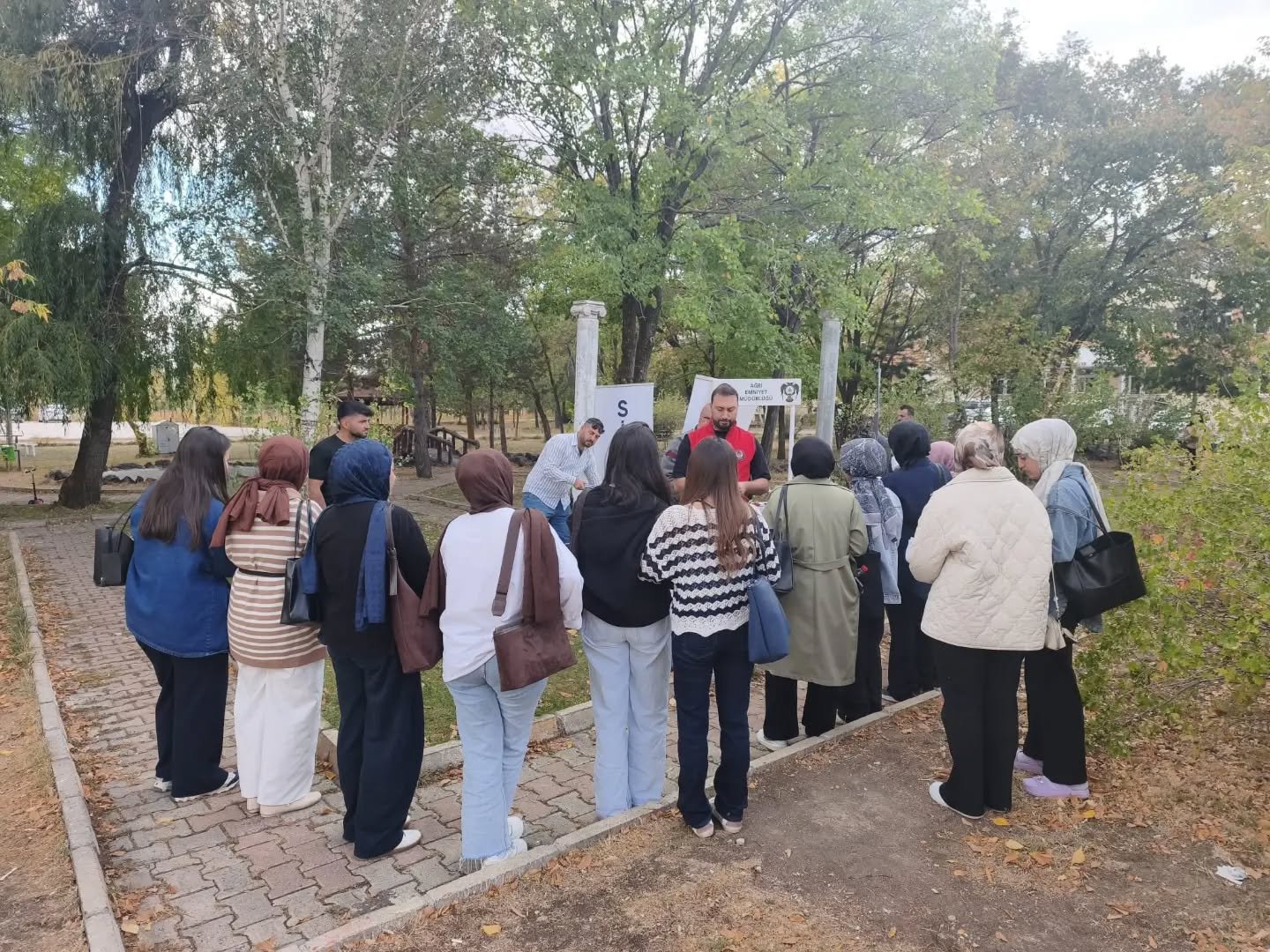 Ağrı Emniyeti üniversitede 5 bin 750 öğrenciye güvenlik bilgilendirmesi yaptı