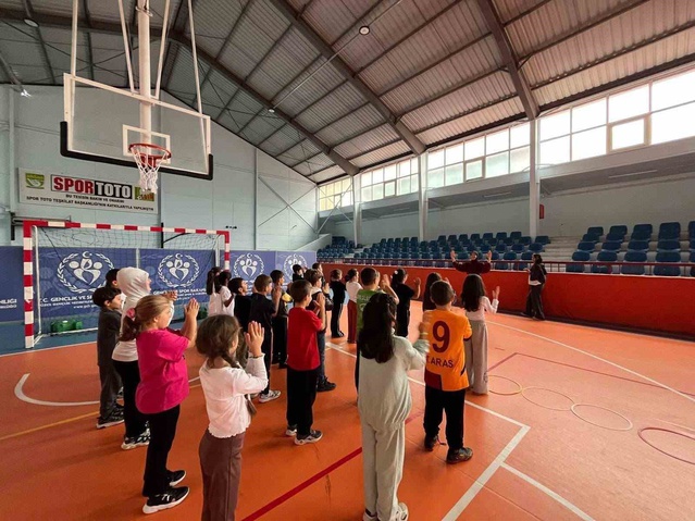 Akçakoca'da 'Mahallemde Hareket Var' projesi kapsamında egzersiz yapıldı