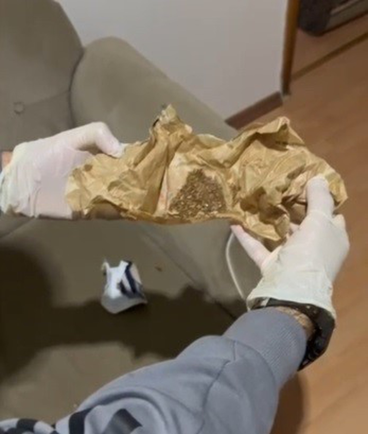 Aksaray\'da uyuşturucu operasyonunda 8 şüpheli tutuklandı, 2 tüfek ele geçirildi