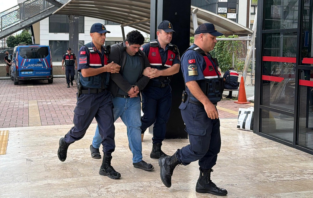 Alanya\'da kuşların başını bıçakla kesip görüntü paylaşan Yusufcan Turay tutuklandı