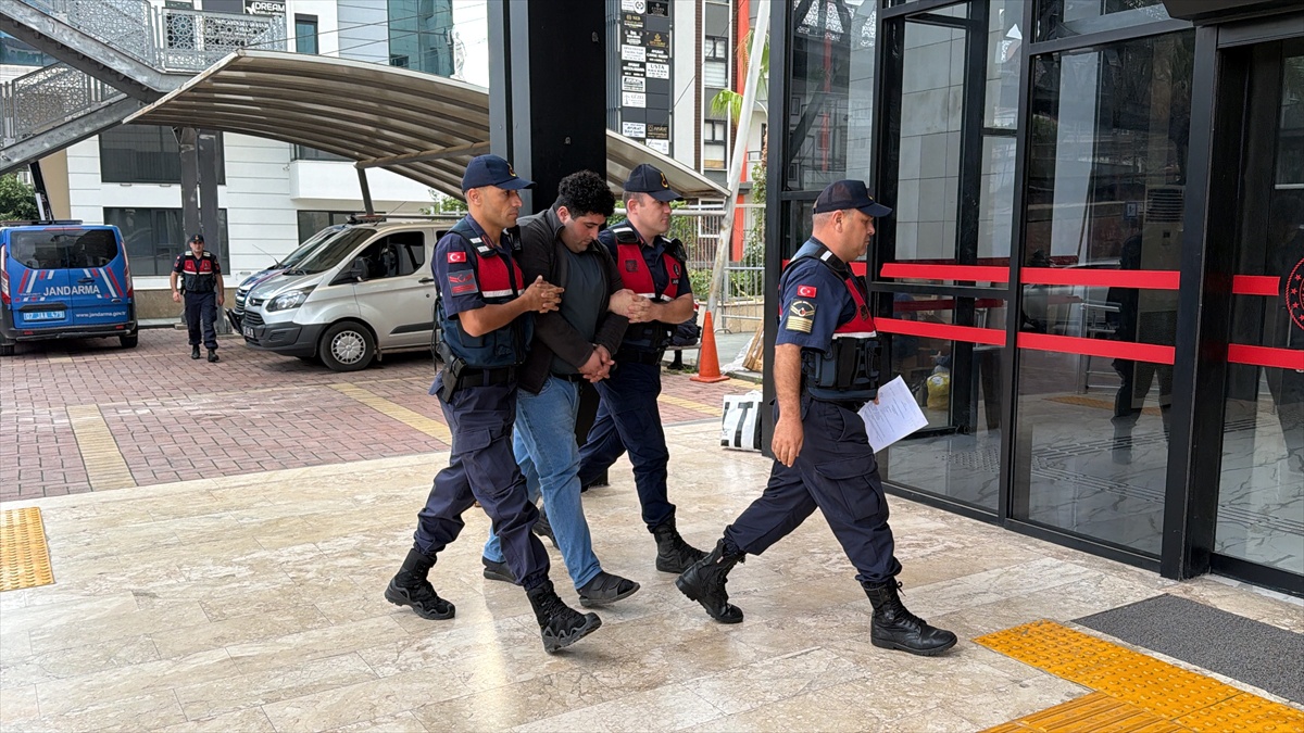 Alanya\'da kuşlara işkence yaptığı gerekçesiyle gözaltına alınan zanlı tutuklandı