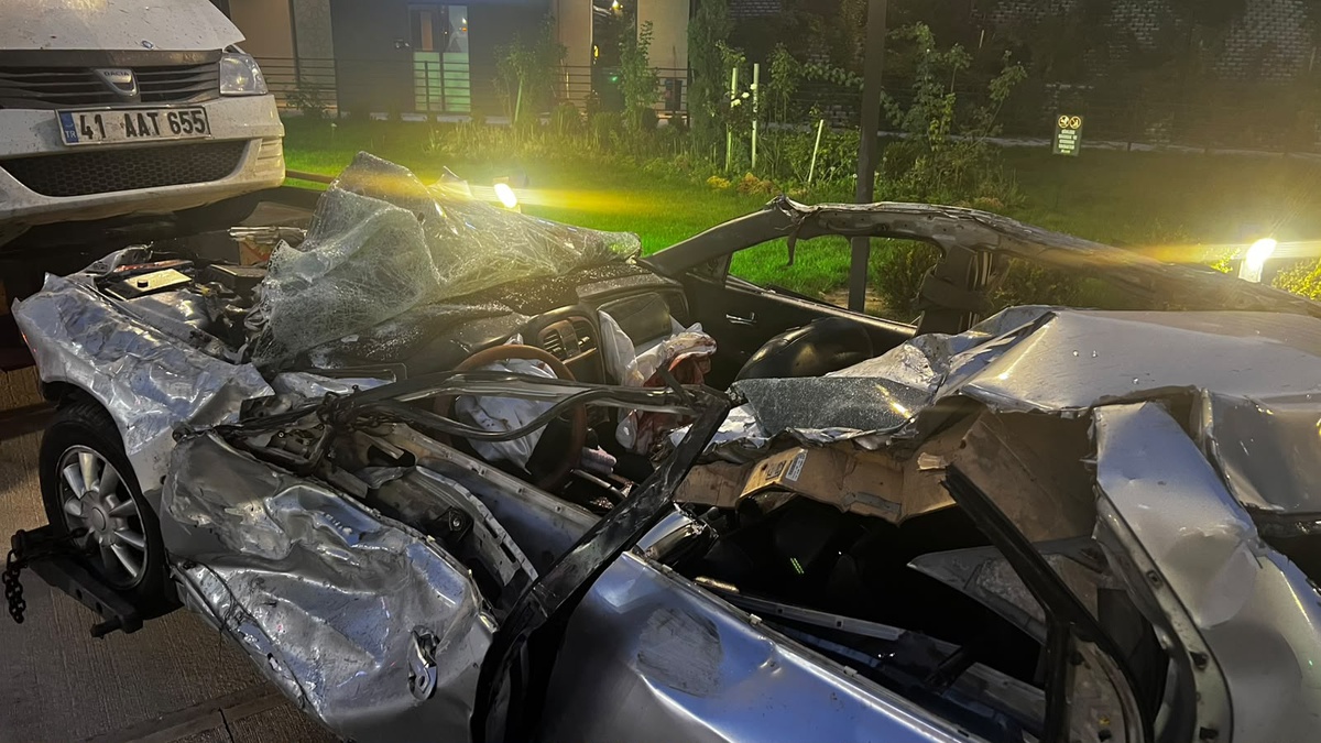 Ankara\'da feci kaza! Takla atan otomobil karşı şeride uçtu: 2 ölü