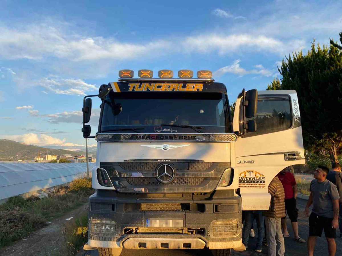 Antalya Gazipaşa\'da kamyona 5 el ateş edilen saldırıda sürücü yaralandı