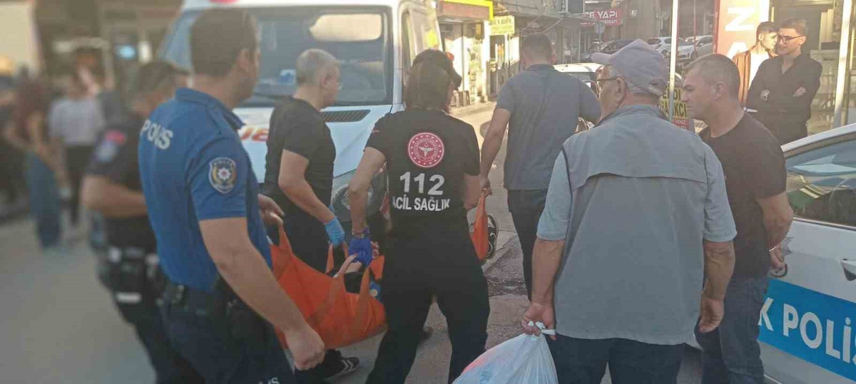 Antalya Serik\'te otomobil ile çarpışan motosikletteki 2 kişi yaralandı