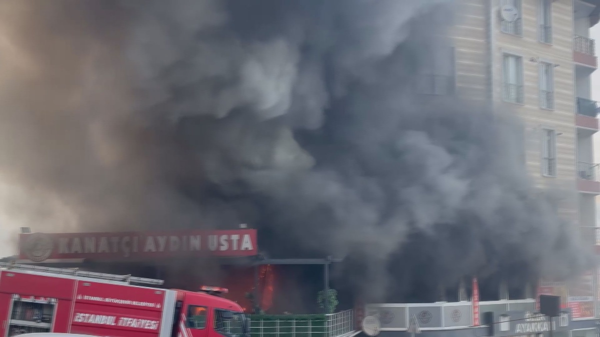 Arnavutköy\'de restoran yangınını itfaiye söndürdü, ölen yaralanan olmadı