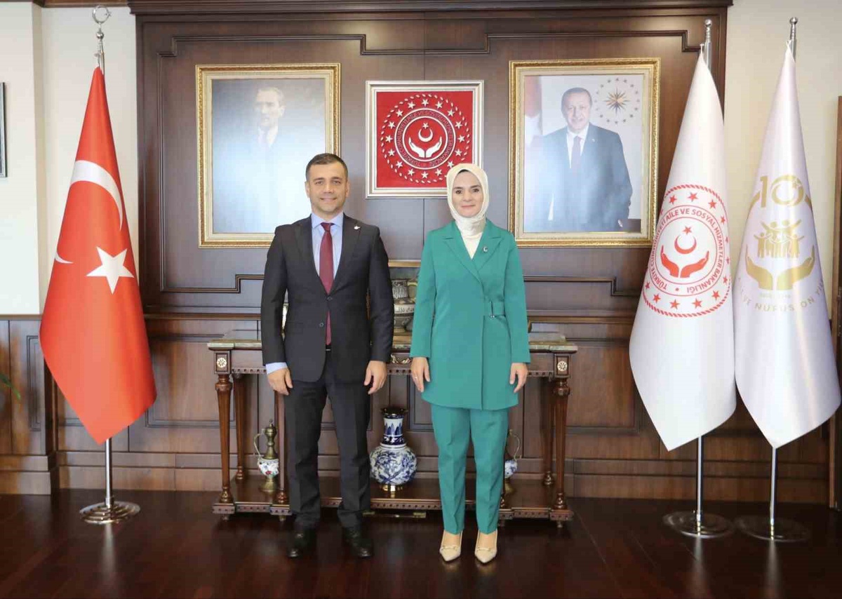 Bakan Göktaş, masa tenisi protokolüyle engellilere erişilebilir spor alanı sağlıyor