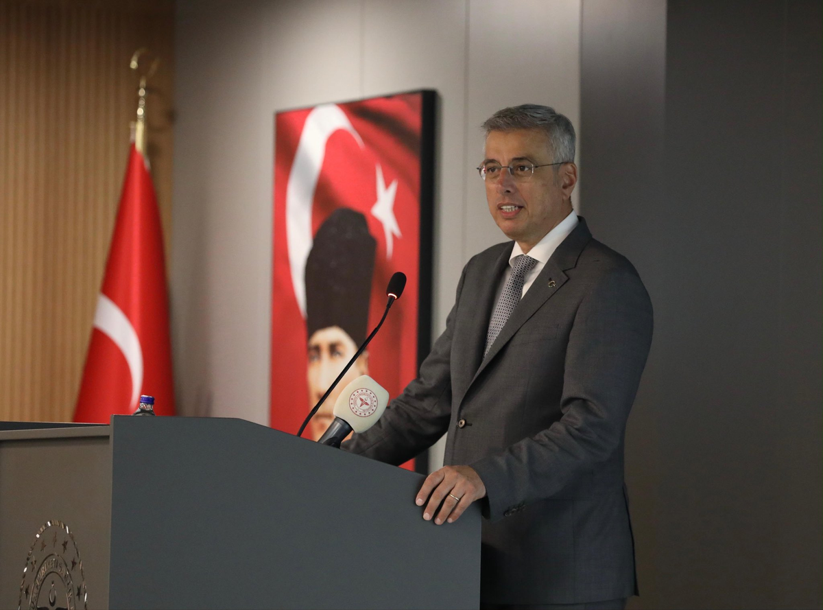 Sağlık Bakanı Memişoğlu, Başakşehir\'de okul kavgasında 8 yaralıyı takip ediyor