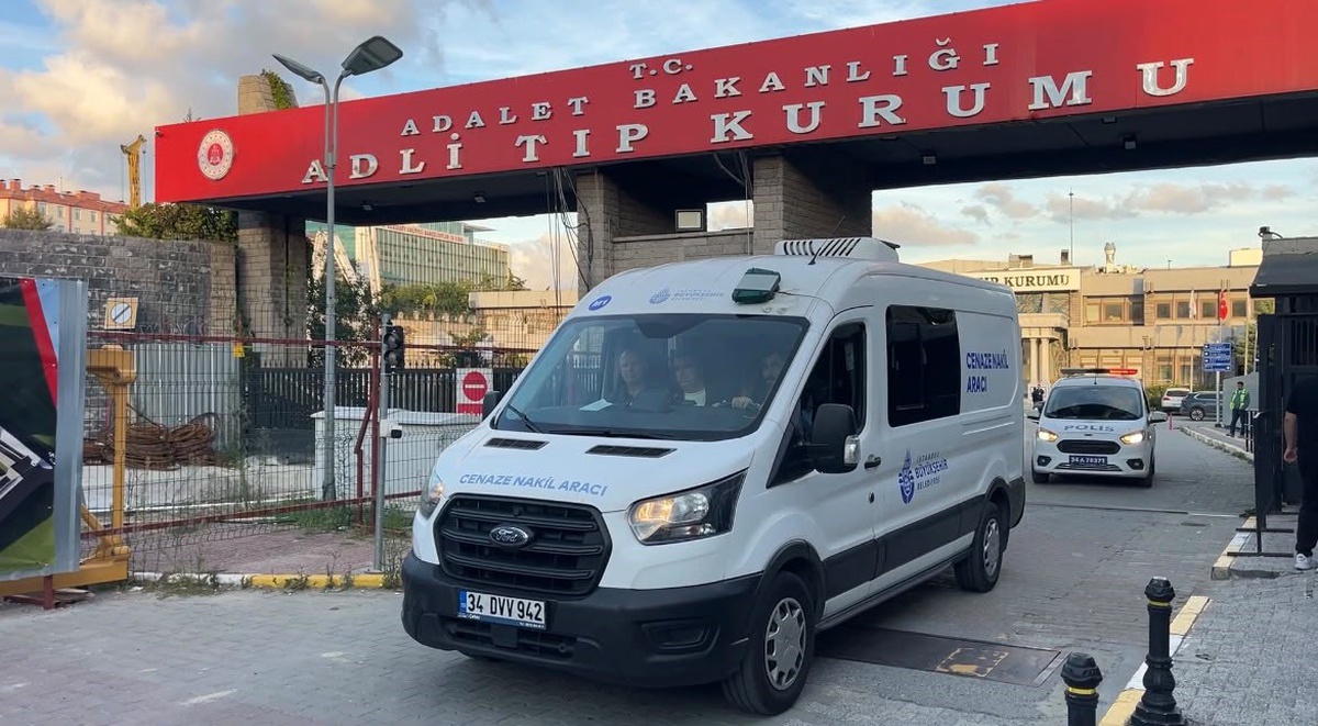 Başakşehir\'de saldırıda ölen kız öğrencinin cenazesi Adli Tıp\'tan alındı