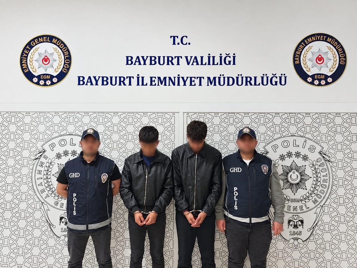 Bayburt\'ta son bir haftada 5 göçmen kaçakçılığı şüphelisi yakalandı, biri tutuklandı