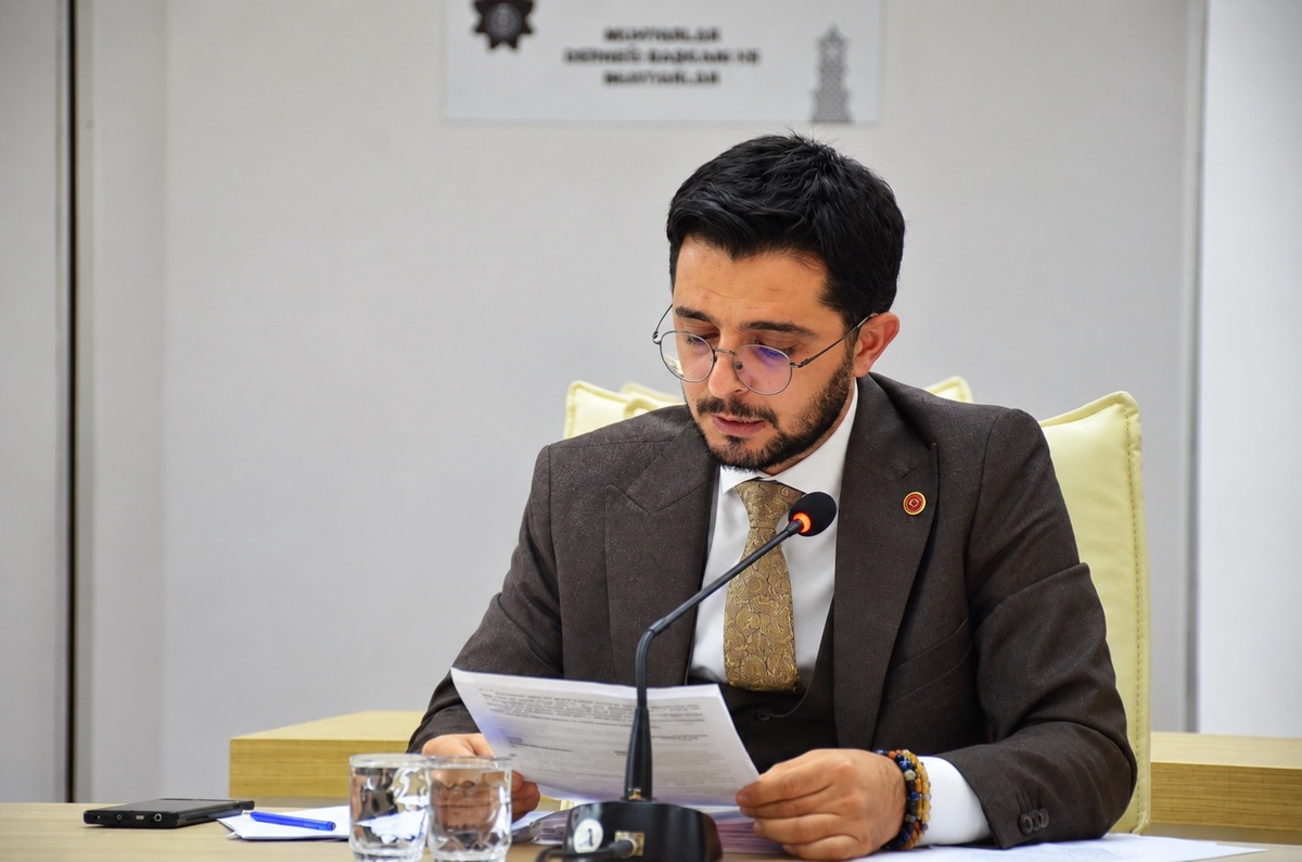 Bilecik Meclisi\'nde Şeker\'in mikrofonu kapatıldı, AK Parti grubu meclisi terk etti