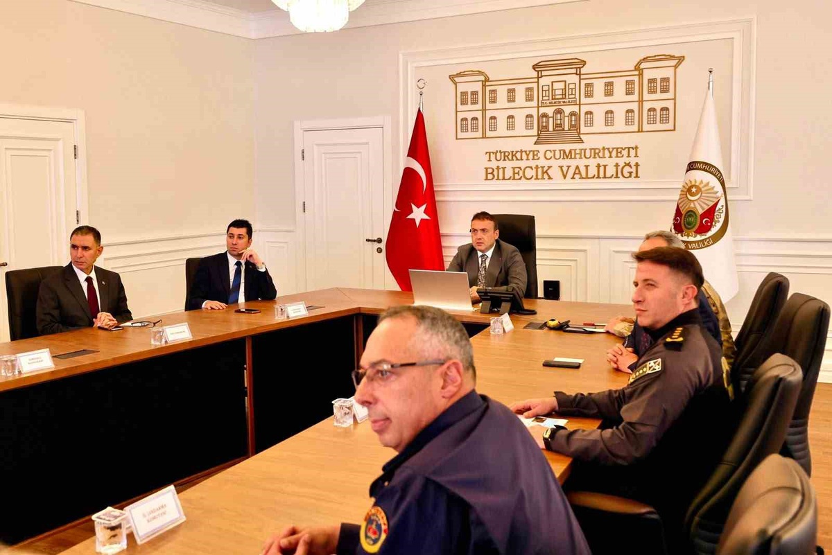 Bilecik\'te güvenlik çalışmaları Vali Sözer başkanlığındaki toplantıda değerlendirildi