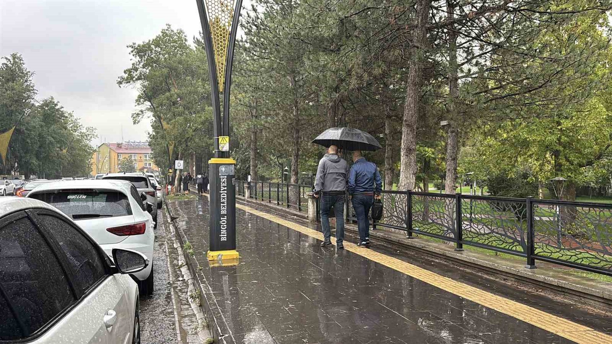 Bingöl\'de sağanak öğle sonrası etkili oldu, Meteoroloji 13. Bölge Müdürlüğü uyardı
