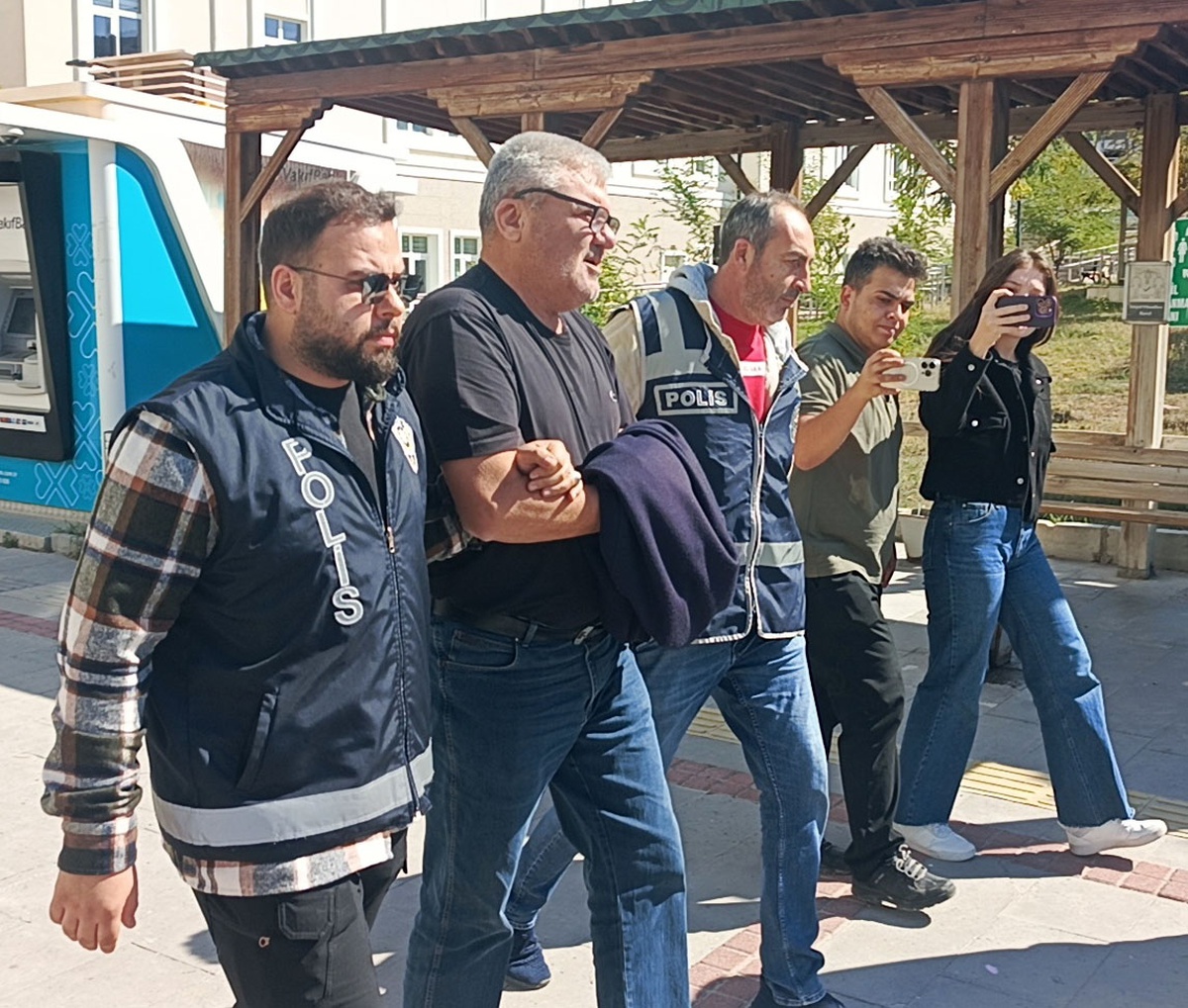 Burdur\'da site sahibi Hasan Güraksu, bozuk et iddiası haberinin ardından tutuklandı