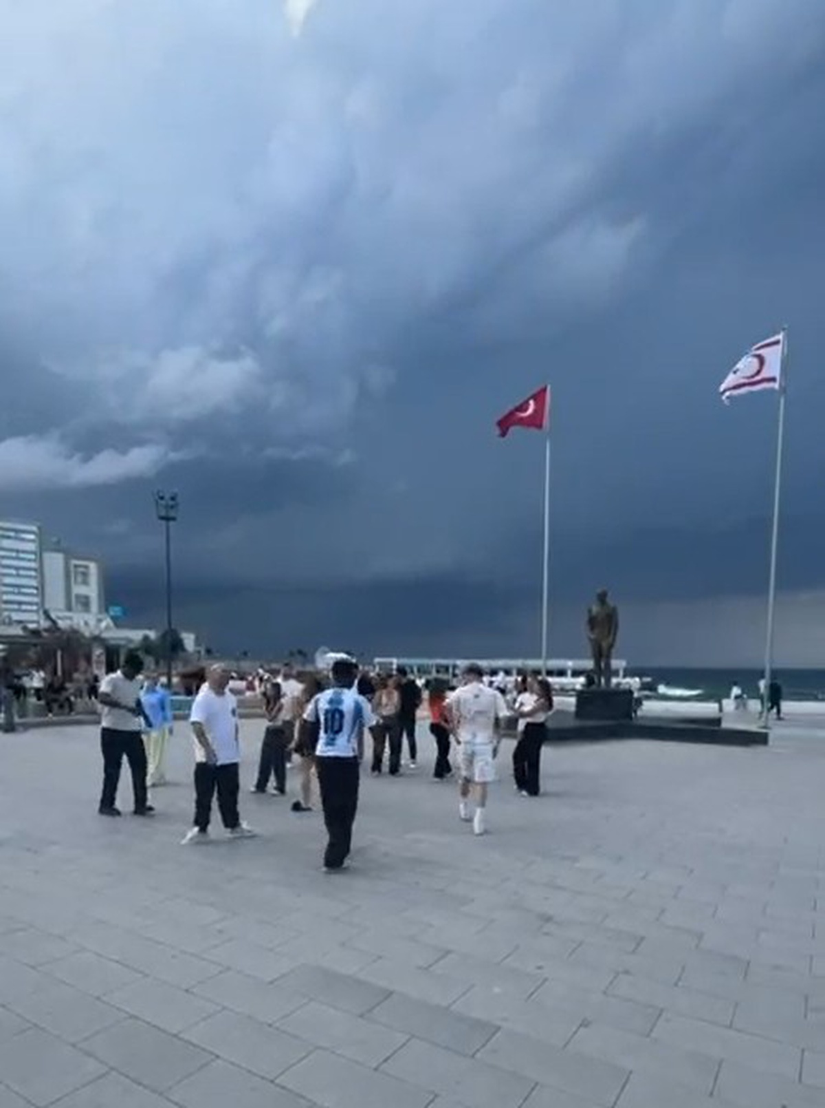 DHA haberiyle ünlenen \'Salla Dansı\', bu kez KKTC Girne\'de gençlerce yapıldı