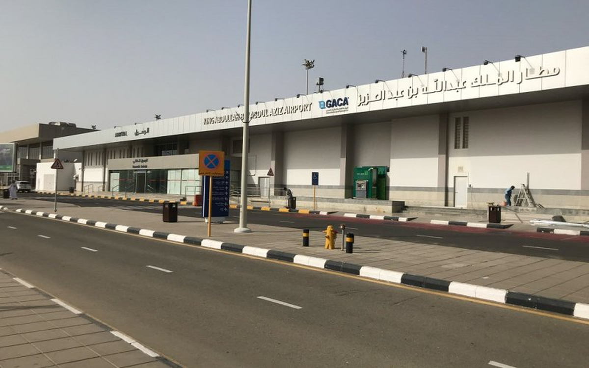 Suudi Arabistan\'da Cizan ve Necran havalimanlarına saldırılarda 3 kişi yaralandı