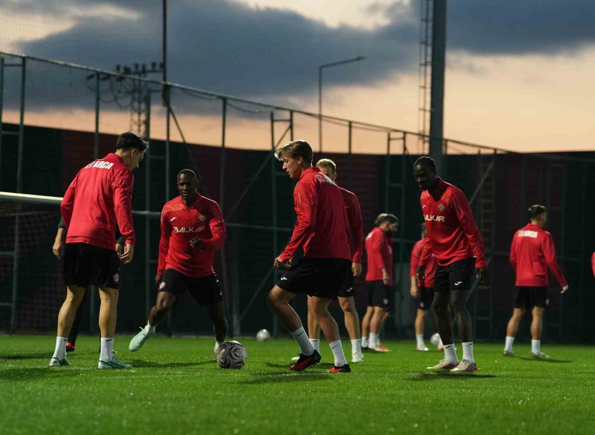 Çorum FK, Gaziantep FK deplasmanı hazırlıklarını Burak Yılmaz yönetiminde sürdürdü
