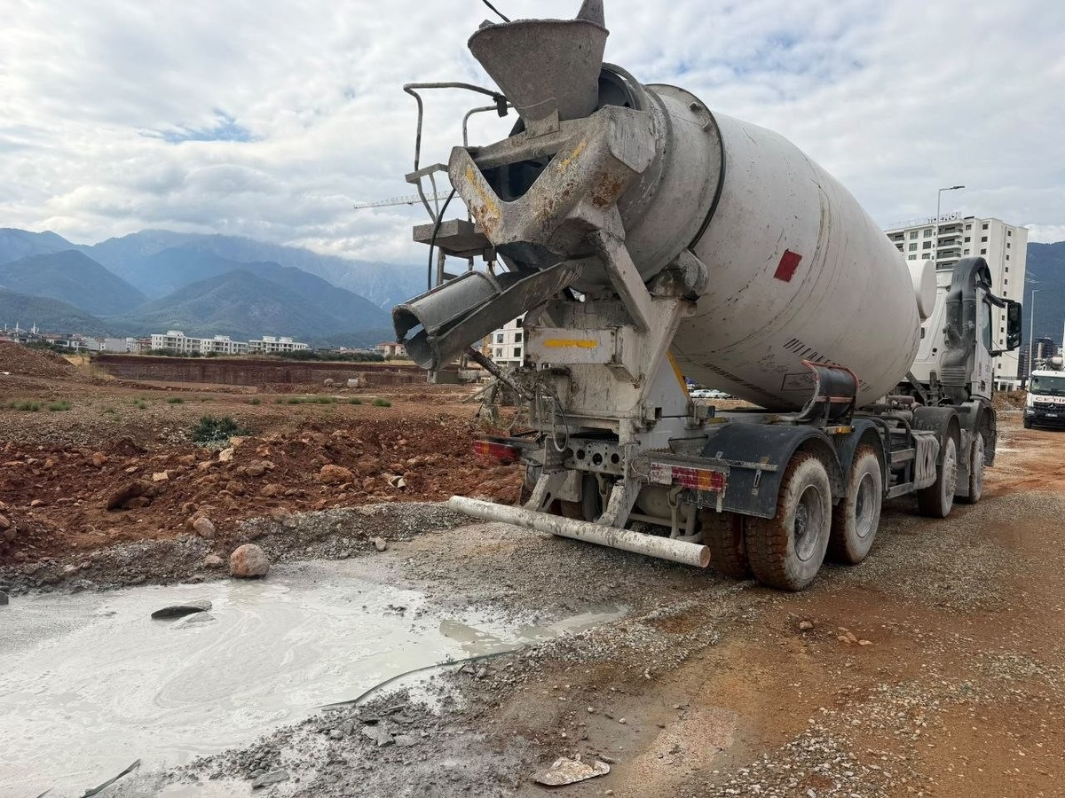 Denizli Büyükşehir Belediyesi beton harcı döken firmaya 181 bin TL ceza uyguladı