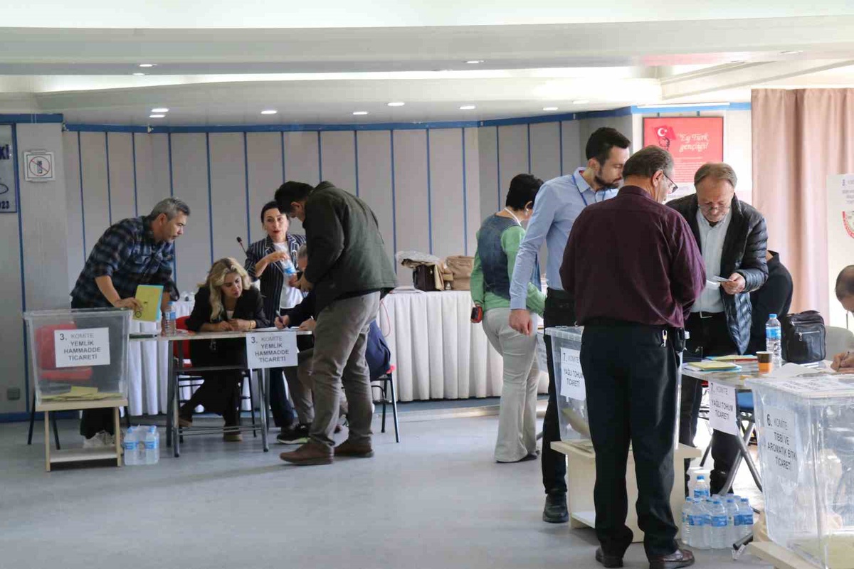 Denizli Ticaret Borsası\'nda oy verme işlemi başladı, Tefenlili ile Yılanlı yarışıyor
