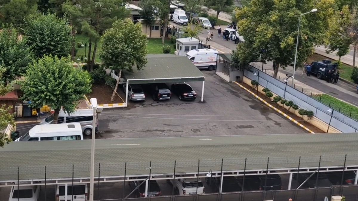 Diyarbakır Adliyesi\'nde çıkan kavgada 2 kişi yaralandı, 6 kişi gözaltına alındı