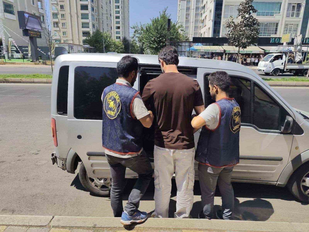 Diyarbakır\'da kesinleşmiş hapis cezası bulunan 76 kişi JASAT operasyonuyla yakalandı