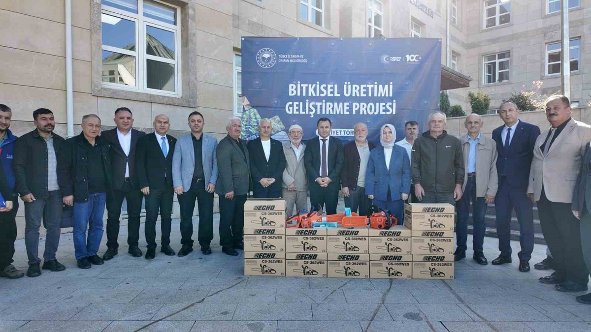Düzce\'de 102 fındık üreticisine motorlu testere ve budama makası dağıtıldı