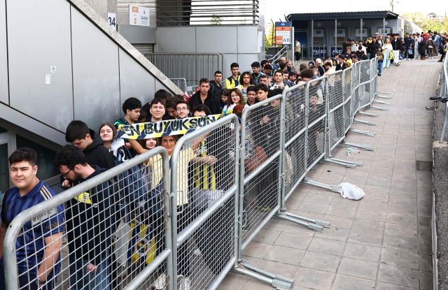 Ederson için Kadıköy'de izdiham! Kuyruğun sonu görünmedi