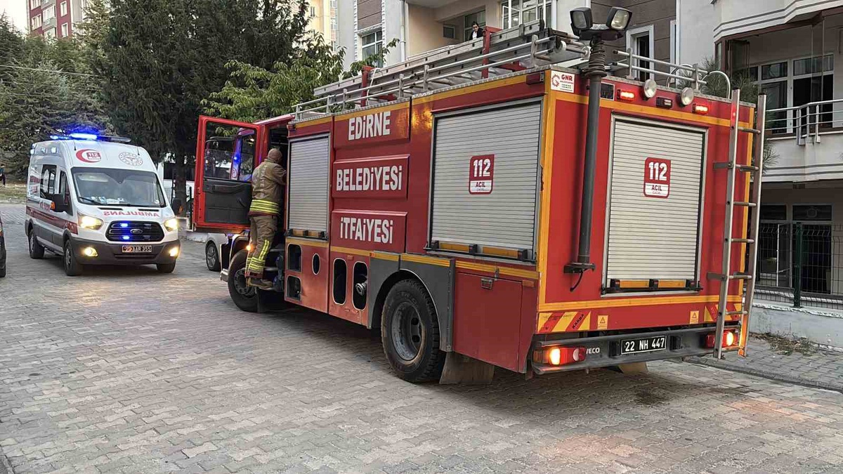 Edirne\'de giriş kattaki dairenin mutfağında çıkan yangın kontrol altına alındı