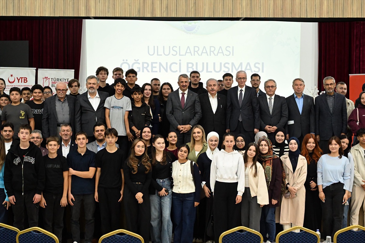 Edirne\'de düzenlenen Uluslararası Öğrenci Buluşması\'na Vali Sezer ve Şentop katıldı