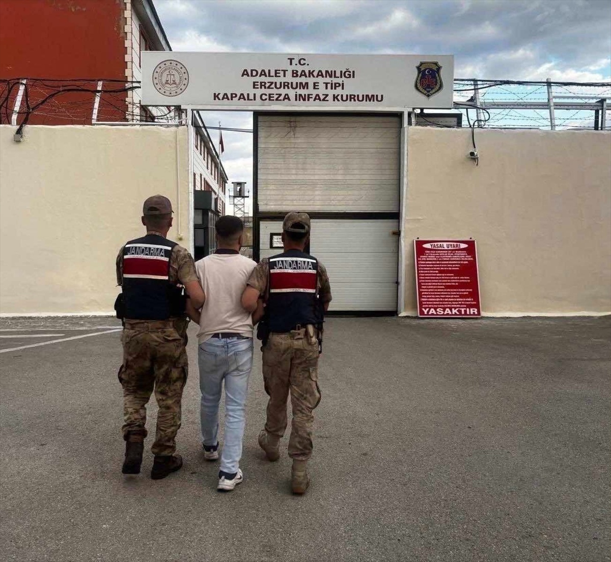 Erzurum\'da geçen ay 86 aranan şüpheli jandarma ekiplerince yakalandı, 7 kayıp bulundu
