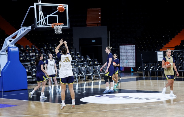 Süper Kupa'da Fenerbahçe Tarfin ile ÇİMSA ÇBK Mersin yarın Mersin'de karşılaşacak