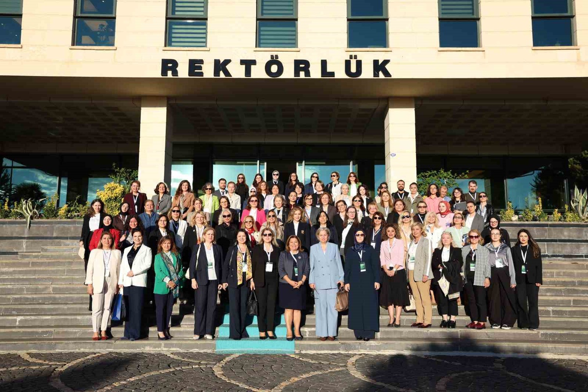 HKÜ, COP31 kapsamındaki İklim Bilim Kadın 2035 Çalıştayı\'na ev sahipliği yaptı