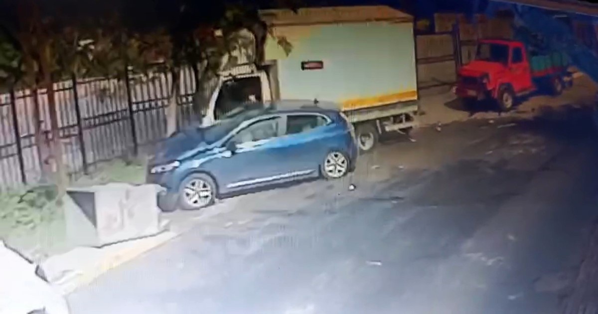 Sarıyer\'de kamyonet 3 araca çarparak refüjde durabildi; 3 kişi yaralandı