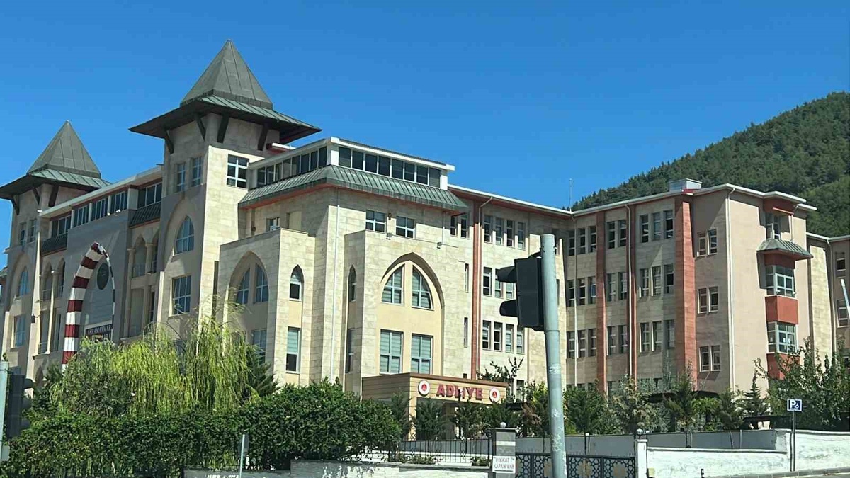 Kahramanmaraş\'ta okul saldırısı davasında mahkeme iki sanığın tutukluluğunu sürdürdü