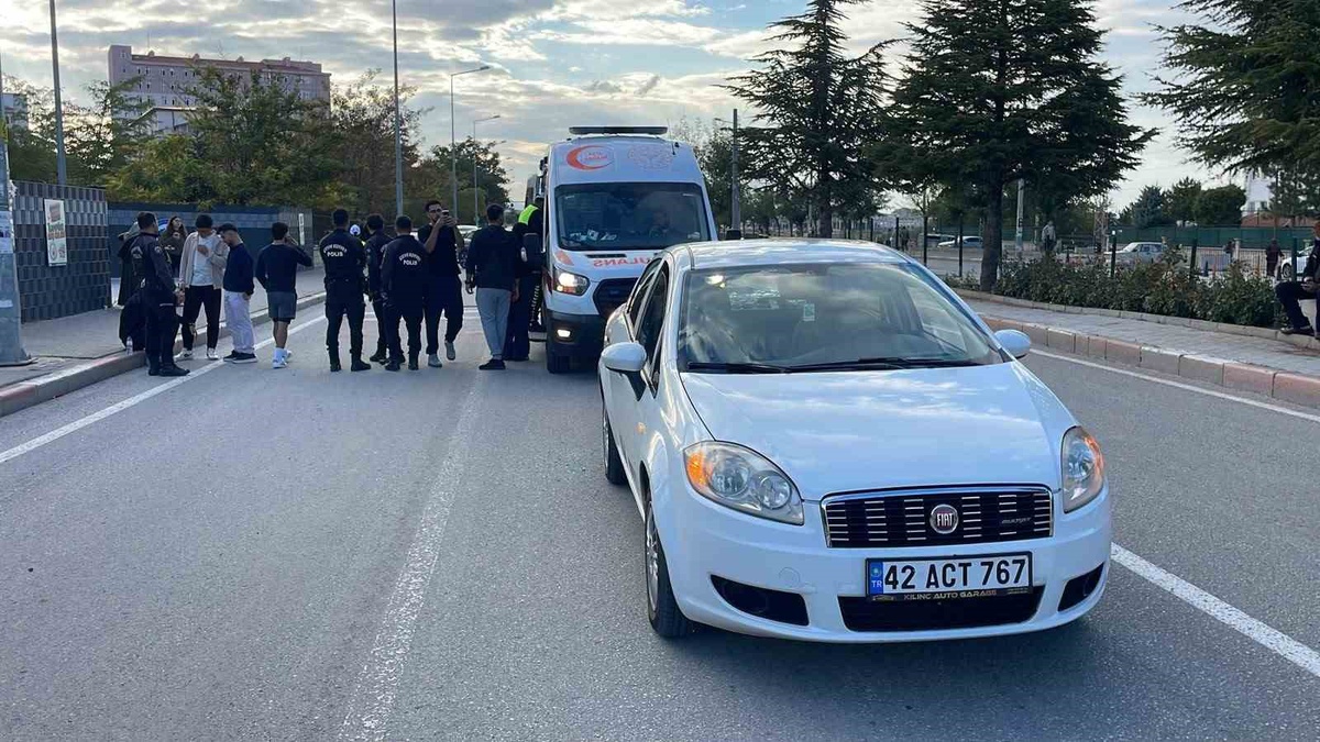 Karaman\'da yaya geçidinde duran otomobile çarpan motosiklet sürücüsü yaralandı